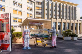 Italy điều động 10,000 sinh viên y khoa tới các "chiến tuyến" chống Corona
