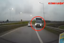 Video giao thông: Tài xế xe tải liều mạng đi ngược chiều trên cao tốc Hà Nội – Thái Nguyên