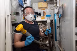 Nhà vệ sinh mới của Trạm vũ trụ quốc tế ISS sẽ xử lý được chất thải