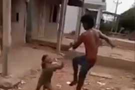 Sóc Trăng: Khởi tố, bắt tạm giam người cha đánh đập dã man con gái ruột