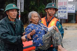 Người làm báo với đôi chân trần nhưng mang ý chí thép