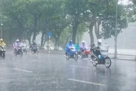 Dự báo thời tiết hôm nay (23/4): Hà Nội đề phòng mưa dông lớn, Nam Bộ nắng nóng