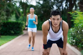 Đeo khẩu trang khi chạy bộ, chàng trai Trung Quốc bị thủng phổi