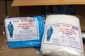 Hà Nội: Truy tố 4 bị can làm giả hơn 14 nghìn bộ trang phục y tế phòng dịch