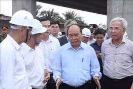 Thủ tướng Nguyễn Xuân Phúc kiểm tra tiến độ thi công cao tốc Trung Lương - Mỹ Thuận