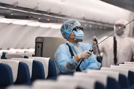 Một trường hợp tiếp xúc gần với bệnh nhân thứ 17 dương tính với SARS-Cov-2 đang khảo sát hang động tại Quảng Bình