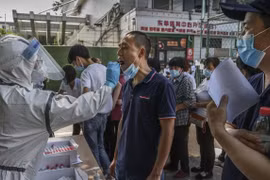Tin quốc tế 19/6: Bắc Kinh tìm thấy lượng lớn virus Corona chủng mới tại chợ đầu mối