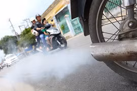 Tiêu điểm: Kiểm tra định kỳ khí thải xe máy có khả thi ?