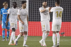 Vòng 29 La Liga: Benzema lập cú đúp, Real Madrid toàn thắng trước Valencia