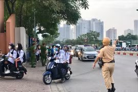 Bảo đảm trật tự, an toàn giao thông cho học sinh đến trường
