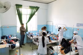 Ngộ độc tập thể ở Lâm Đồng, hơn 100 học sinh đã xuất viện
