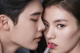 Lee Jong Suk cực tình bên nữ phụ “Quân Vương Bất diệt”