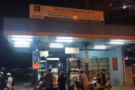 Cửa hàng xăng dầu 95 Vũ Ngọc Phan ‘găm hàng’, Quản lý thị trường ‘găm hồ sơ’