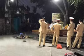 Đi xe đạp điện với chị, bé trai 3 tuổi tử vong thương tâm