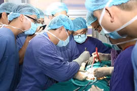Phải lên bàn mổ vì ham tư thế quan hệ tình dục "độc - lạ"
