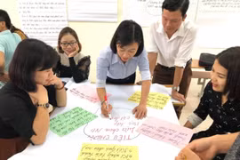 Lấy ý kiến góp ý sách giáo khoa: Muốn thành công cần cải thiện dân chủ trong trường học