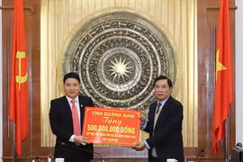 Tỉnh Quảng Nam trao tặng Thanh Hóa 500 triệu đồng xây nhà tình nghĩa