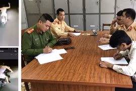 Phạt 9 triệu đồng với thanh niên mặc váy hồng buông hai tay lái xe