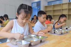 Tiêu điểm: Cảnh báo mất an toàn vệ sinh thực phẩm tại bếp ăn học đường