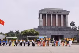Mở cửa phục vụ tổ chức viếng Lăng Chủ tịch Hồ Chí Minh
