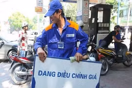 Giá xăng dầu ngày mai sẽ giảm sau 5 lần tăng liên tiếp?