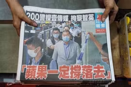 Tờ Apple Daily khẳng định sẽ đấu tranh sau vụ bắt giữ ông Jimmy Lai