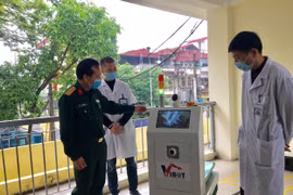 Nghiên cứu chế tạo thành công robot vận chuyển trong các khu vực cách ly
