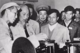 Trưng bày chuyên đề "Chủ tịch Hồ Chí Minh với tổ chức công đoàn Việt Nam"