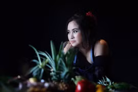 Diva Thanh Lam tình tứ bên người tình trẻ