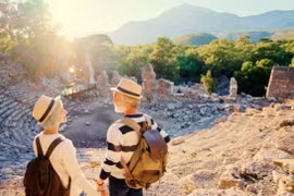 Xu hướng mới: Người cao tuổi đi du lịch “chậm” để trẻ lâu