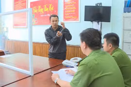 Đắk Lắk: Bắt giữ người đàn ông uống 2 lít rượu, đâm bạn tử vong