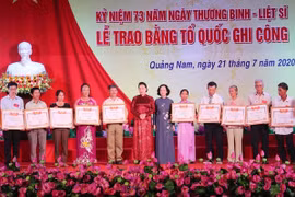 Trao Bằng Tổ quốc ghi công tới 73 thân nhân liệt sĩ
