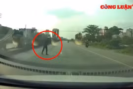 Video giao thông: Thót tim cảnh tài xế đánh lái cứu người phụ nữ chạy bộ sang đường