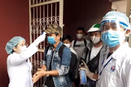 Hà Nội yêu cầu sát khuẩn tay, kiểm tra thân nhiệt tại cơ quan, xí nghiệp