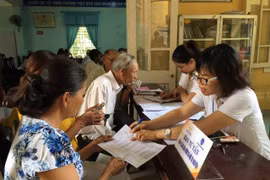 Người cao tuổi sẽ được chi trả lương hưu, trợ cấp BHXH tại nhà