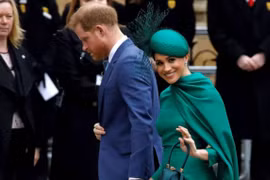 Harry và Meghan tham dự buổi họp hoàng gia cuối cùng
