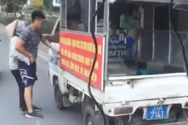 Hà Nội: Điều chuyển Công an phường mặc quần soóc đi bắt hàng rong
