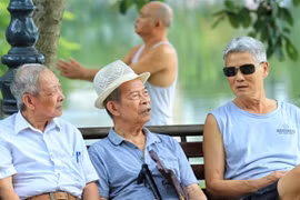 Cẩn thận sốc nhiệt, đột quỵ đối với người già trong những ngày nắng nóng