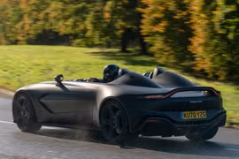 Hình ảnh thực tế đầu tiên của siêu xe Aston Martin V12 Speedster