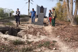 Về Him Lam giữa mùa ban nở