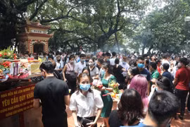 Phủ Tây Hồ "nghẹt thở" giữa đại dịch Covid-19