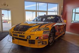 Camry 2010 từng sử dụng trong giải đua NASCAR có giá 59.999 USD