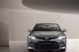 Toyota Camry Hybrid 2021 ra mắt tại châu Âu