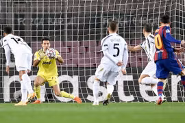 Lão tướng Gianluigi Buffon khiến Messi tiếp tục nối dài kỷ lục buồn