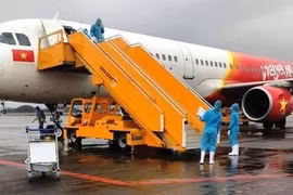 Thêm chuyến bay đưa hơn 240 công dân Việt Nam từ Malaysia về nước