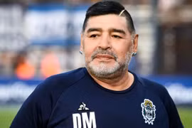 Maradona phải phẫu thuật não khẩn cấp