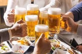 Đà Nẵng: 5 thanh niên tụ tập ăn nhậu giữa dịch Covid-19 bị xử phạt 42,5 triệu đồng