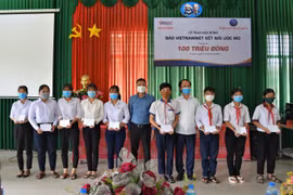 Him Lam Land chắp cánh ước mơ cho học sinh nghèo vượt khó ở Long An