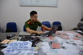 Bản tin pháp luật 8H: Dán tờ rơi “dụ dỗ” người dân vay lãi với giá cắt cổ 365%/năm