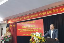 Đảng viên có chức vụ càng cao càng phải gương mẫu